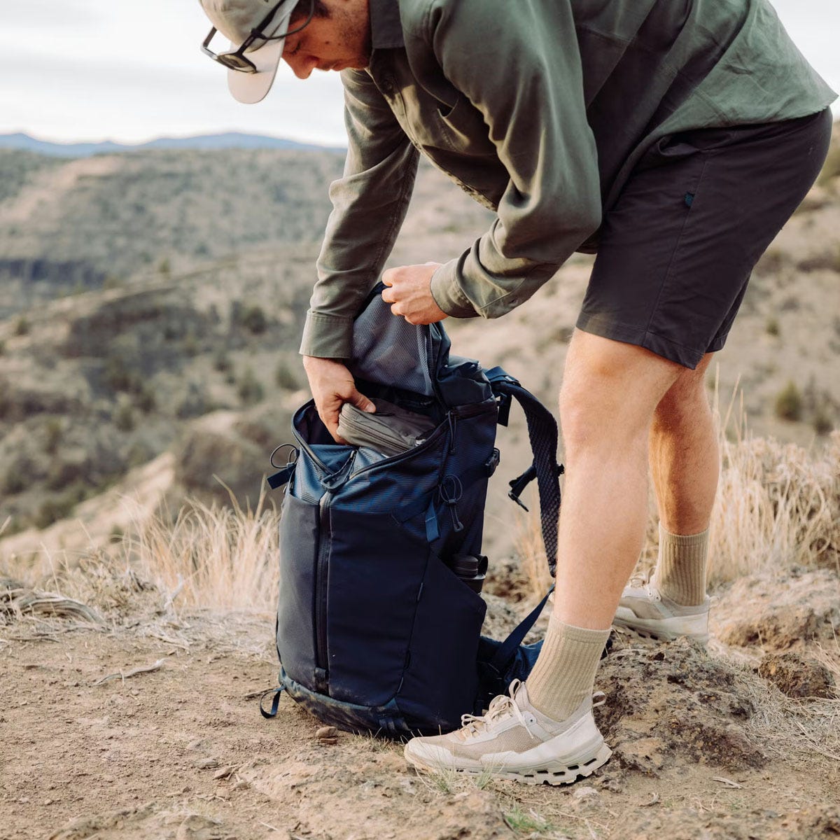 yeti-m-skala-32l-backpack_classic-navy__22.jpg